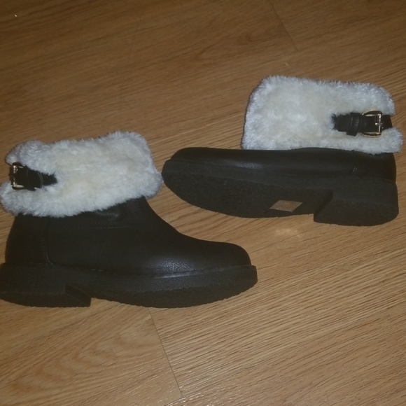 Black boots with cream fur - Picture 5 of 5